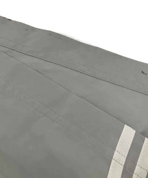 adidas（アディダス）adidas (アディダス) オーバーサイズ ジップオフトラックパンツ グレー サイズ:Mの古着・服飾アイテム