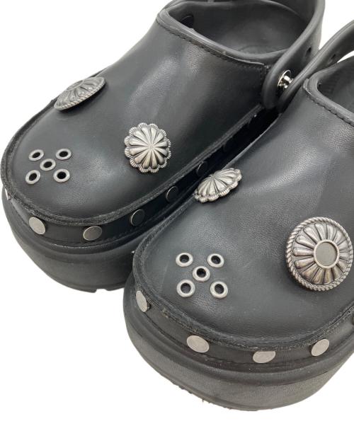 crocs（クロックス）crocs (クロックス) atmos pink (アトモスピンク) Stomp Embellished Clog ブラック サイズ:7の古着・服飾アイテム