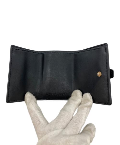 MICHAEL KORS（マイケルコース）MICHAEL KORS (マイケルコース) GREENWICH フラップ トライフォールド エクストラスモール ブラックの古着・服飾アイテム