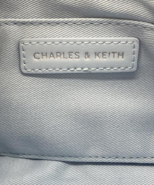 CHARLES & KEITH（チャールズアンドキース）CHARLES & KEITH (チャールズアンドキース) Hazel ヘーゼル ボウ イロンゲイティッドトラペーズショルダーバッグ スカイブルーの古着・服飾アイテム