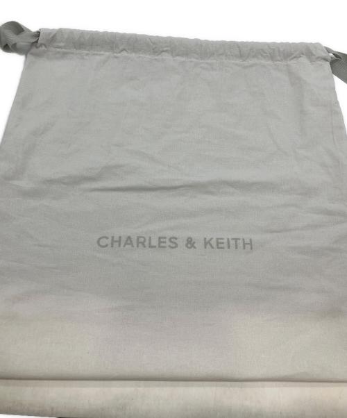 CHARLES & KEITH（チャールズアンドキース）CHARLES & KEITH (チャールズアンドキース) Hazel ヘーゼル ボウ イロンゲイティッドトラペーズショルダーバッグ スカイブルーの古着・服飾アイテム