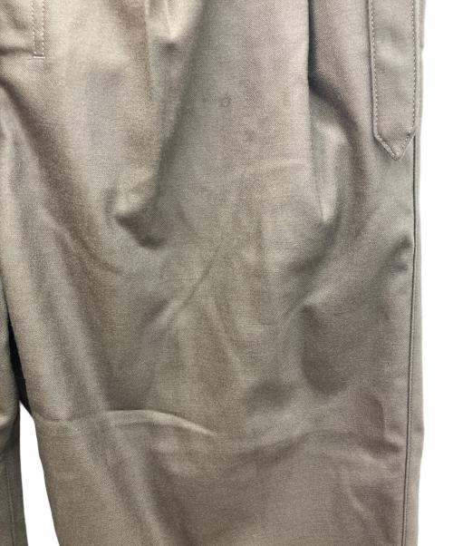 ANCELLM（アンセルム）ANCELLM (アンセルム) WOOL SATIN BELT-LESS SLACKS ブラウン サイズ:１の古着・服飾アイテム