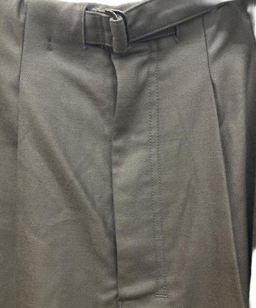 ANCELLM（アンセルム）ANCELLM (アンセルム) WOOL SATIN BELT-LESS SLACKS ブラウン サイズ:１の古着・服飾アイテム
