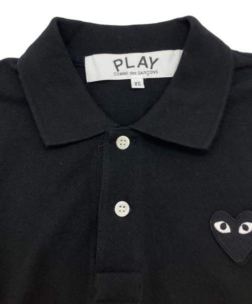 PLAY COMME des GARCONS（プレイコムデギャルソン）PLAY COMME des GARCONS (プレイコムデギャルソン) POLO SHIRT (BLACK EMBLEM)（ポロ・シャツ（ブラック・エンブレム） ブラック サイズ:XSの古着・服飾アイテム