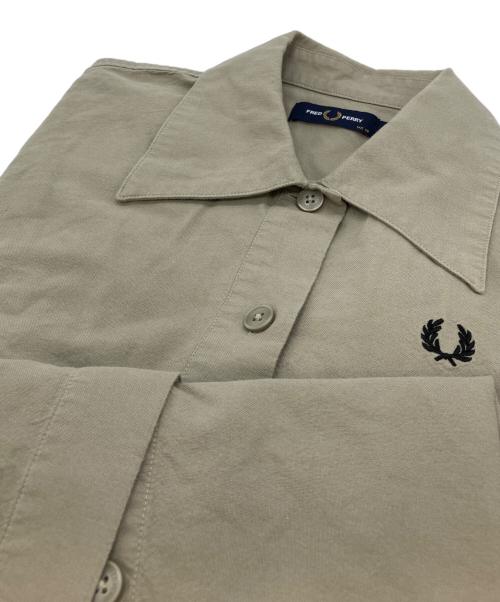 FRED PERRY（フレッドペリー）FRED PERRY (フレッドペリー) Placket Detail Shirt カーキ サイズ:36の古着・服飾アイテム