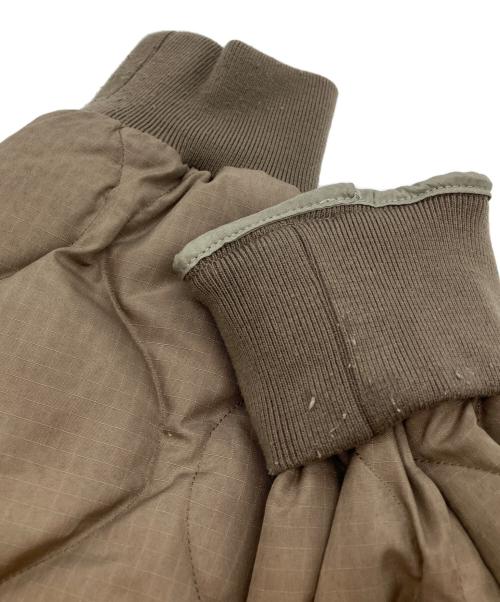 TAION（タイオン）TAION (タイオン) MILITARY LIB HI NECK DOWN JKT ブラウン サイズ:XLの古着・服飾アイテム