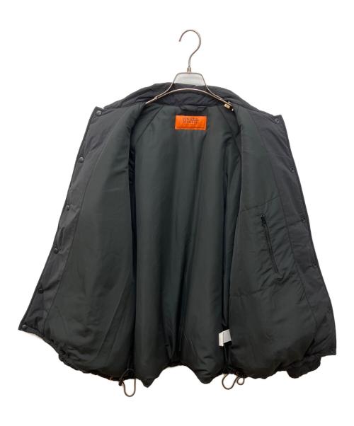 UNIVERSAL OVERALL（ユニバーサルオーバーオール）UNIVERSAL OVERALL (ユニバーサルオーバーオール) PADDING COACH JACKET　パディング コーチ ジャケット ブラック サイズ:Mの古着・服飾アイテム