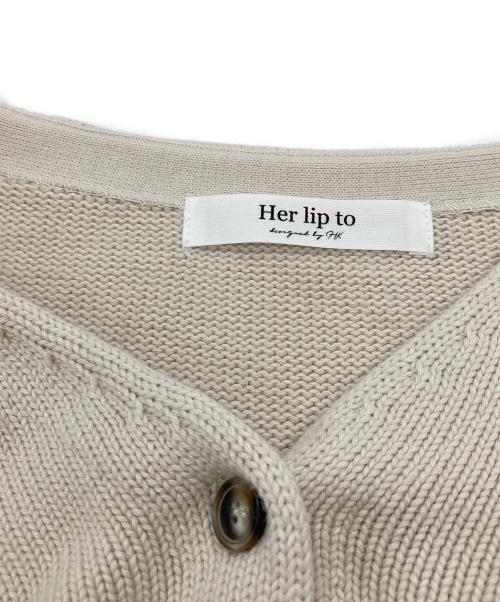 HER LIP TO（ハーリップトゥ）HER LIP TO (ハーリップトゥ) Be Mine Emblem Knit Cardigan　ビー マイン エンブレム ニット カーディガン ベージュ サイズ:FREEの古着・服飾アイテム