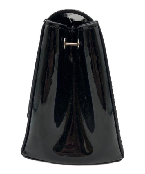 Vivienne Westwood（ヴィヴィアンウエストウッド）Vivienne Westwood (ヴィヴィアンウエストウッド) エナメルショルダーバッグ ブラックの古着・服飾アイテム
