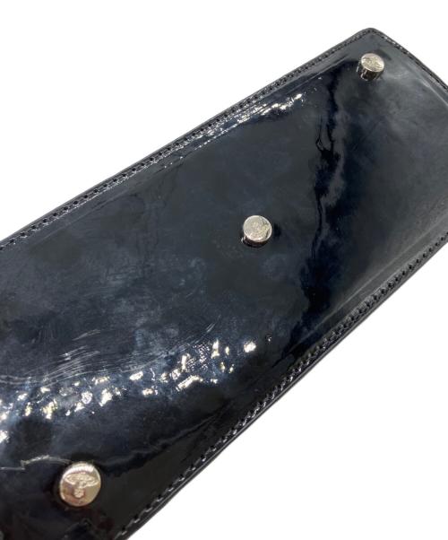 Vivienne Westwood（ヴィヴィアンウエストウッド）Vivienne Westwood (ヴィヴィアンウエストウッド) エナメルショルダーバッグ ブラックの古着・服飾アイテム