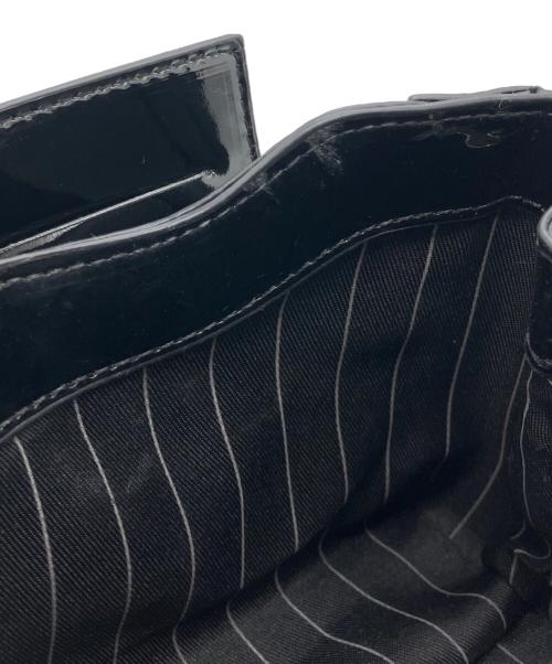 Vivienne Westwood（ヴィヴィアンウエストウッド）Vivienne Westwood (ヴィヴィアンウエストウッド) エナメルショルダーバッグ ブラックの古着・服飾アイテム