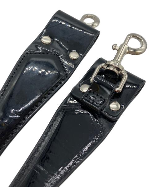 Vivienne Westwood（ヴィヴィアンウエストウッド）Vivienne Westwood (ヴィヴィアンウエストウッド) エナメルショルダーバッグ ブラックの古着・服飾アイテム