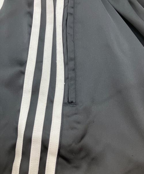 adidas（アディダス）adidas (アディダス) サテン ワイドレッグ トラックパンツ ブラック サイズ:2XLの古着・服飾アイテム