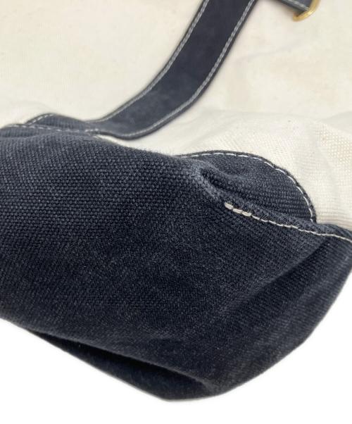 SITA PARANTICA（シータパランティカ）sita parantica (シータパランティカ) TOTE CVL M チャームセット アイボリーの古着・服飾アイテム
