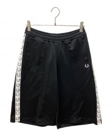 FRED PERRY（フレッドペリー）の古着「Taped Track Shorts」｜ブラック