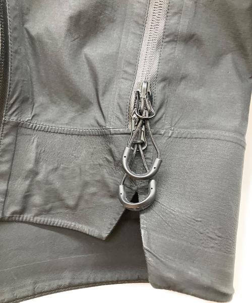 CMF OUTDOOR GARMENT（コンフィーアウトドアガーメント）CMF OUTDOOR GARMENT (コンフィーアウトドアガーメント) SLASH SHELL COEXIST　スラッシュシェルコエジスト　マウンテンパーカー ブラック サイズ:Ｌの古着・服飾アイテム