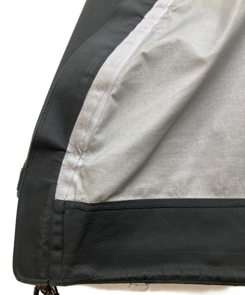 CMF OUTDOOR GARMENT（コンフィーアウトドアガーメント）CMF OUTDOOR GARMENT (コンフィーアウトドアガーメント) SLASH SHELL COEXIST　スラッシュシェルコエジスト　マウンテンパーカー ブラック サイズ:Ｌの古着・服飾アイテム