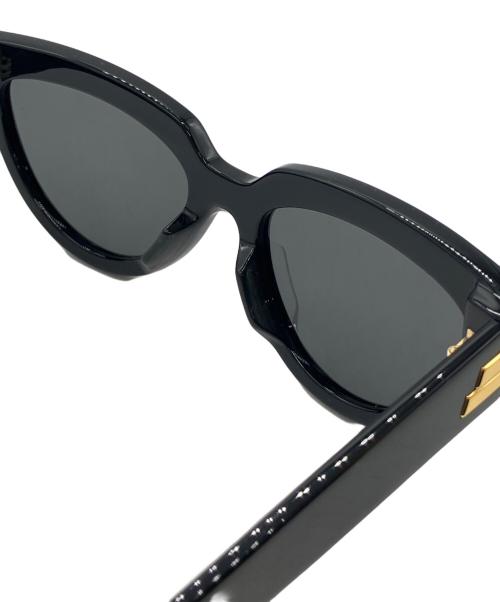 BOTTEGA VENETA（ボッテガベネタ）BOTTEGA VENETA (ボッテガベネタ) Narrow Cat Eye サングラス ブラック サイズ:55□19-145の古着・服飾アイテム