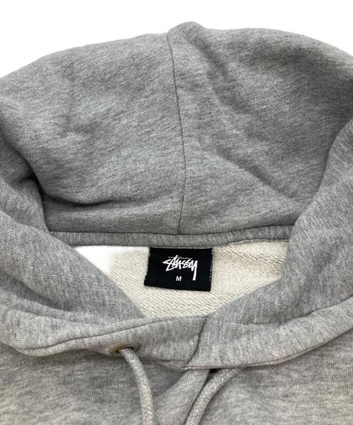 stussy（ステューシー）stussy (ステューシー) 刺繍プルオーバーパーカー グレー サイズ:Mの古着・服飾アイテム