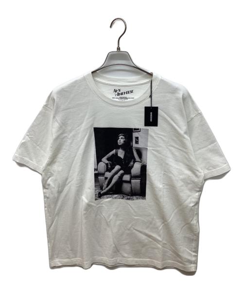 MINEDENIM（マインデニム）MINEDENIM (マインデニム) Amy Winehouse “Sitti ng On A Chair” Photo S/S Tee ホワイト サイズ:Lの古着・服飾アイテム