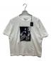 MINEDENIM（マインデニム）の古着「Amy Winehouse “Sitti ng On A Chair” Photo S/S Tee」｜ホワイト