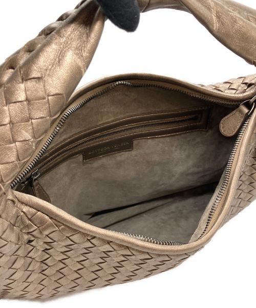 BOTTEGA VENETA（ボッテガベネタ）BOTTEGA VENETA (ボッテガベネタ) イントレチャートワンショルダーバッグ/ホーボーバッグ ブロンズの古着・服飾アイテム