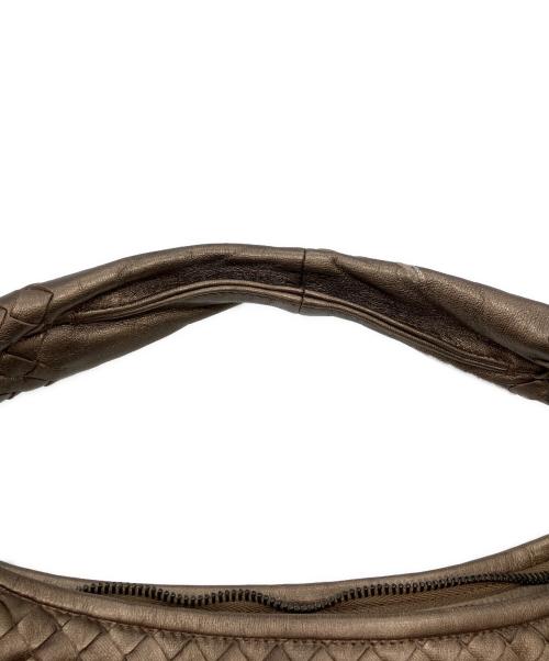 BOTTEGA VENETA（ボッテガベネタ）BOTTEGA VENETA (ボッテガベネタ) イントレチャートワンショルダーバッグ/ホーボーバッグ ブロンズの古着・服飾アイテム