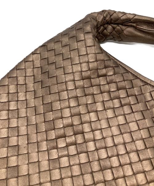 BOTTEGA VENETA（ボッテガベネタ）BOTTEGA VENETA (ボッテガベネタ) イントレチャートワンショルダーバッグ/ホーボーバッグ ブロンズの古着・服飾アイテム