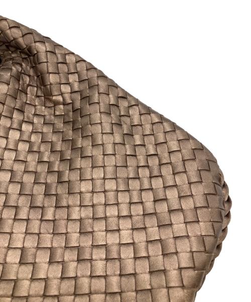 BOTTEGA VENETA（ボッテガベネタ）BOTTEGA VENETA (ボッテガベネタ) イントレチャートワンショルダーバッグ/ホーボーバッグ ブロンズの古着・服飾アイテム
