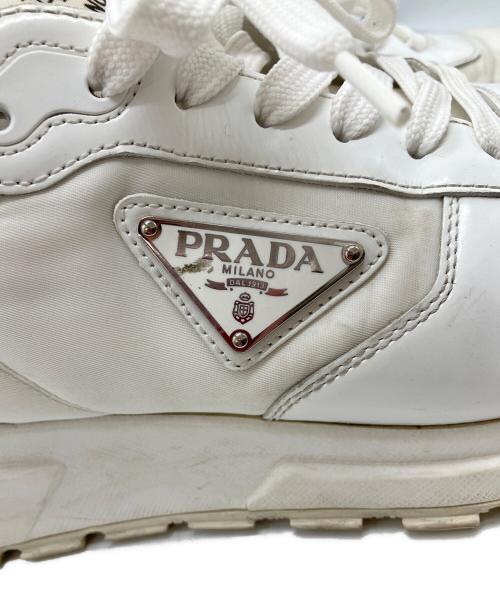 PRADA（プラダ）PRADA (プラダ) Prax 01 Re-Nylon ブラッシュドレザースニーカー ホワイト サイズ:9 1/2の古着・服飾アイテム