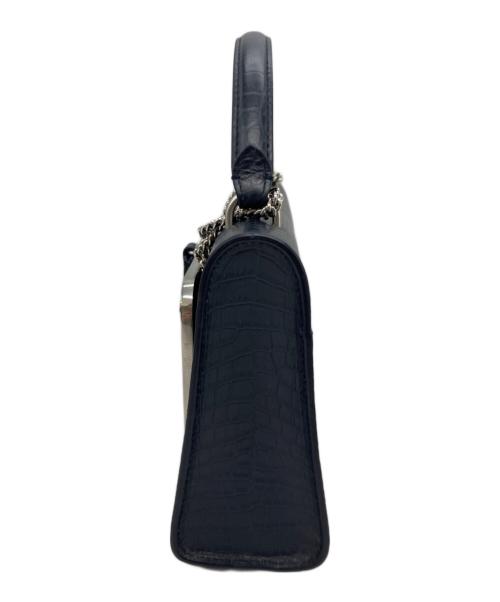 ANYA HINDMARCH（アニヤ・ハインドマーチ）ANYA HINDMARCH (アニヤ・ハインドマーチ) Small Postbox Bag ネイビーの古着・服飾アイテム