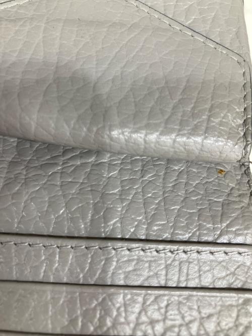 Maison Margiela（メゾンマルジェラ）Maison Margiela (メゾンマルジェラ) 4ステッチ 二つ折り ウォレット グレーの古着・服飾アイテム