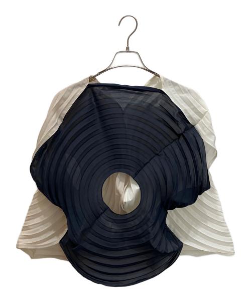 ISSEY MIYAKE（イッセイミヤケ）ISSEY MIYAKE (イッセイミヤケ) 22SS LINK RINGS 変形プリーツカットソー ホワイト×ネイビー サイズ:2の古着・服飾アイテム