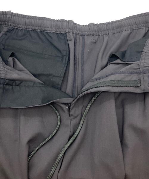 MARKAWARE（マーカウェア）MARKAWARE (マーカウェア) TRIPLE PLEATED EASY TROUSERS ブラック サイズ:1の古着・服飾アイテム