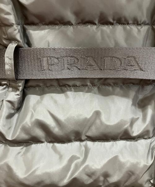 PRADA（プラダ）PRADA (プラダ) トライアングルプレート ダウンコート ブラック サイズ:38の古着・服飾アイテム