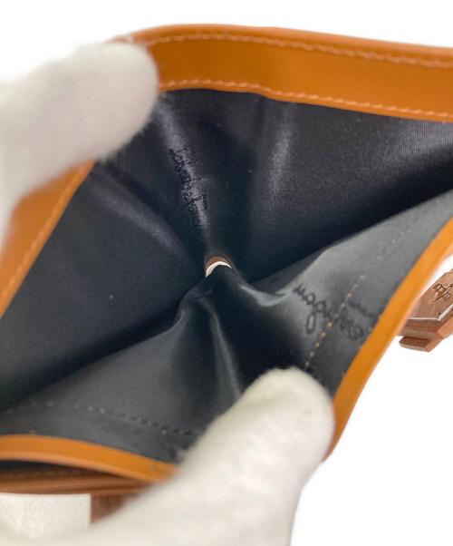 Salvatore Ferragamo（サルヴァトーレ フェラガモ）Salvatore Ferragamo (サルヴァトーレ フェラガモ) 2つ折り財布 ベージュの古着・服飾アイテム