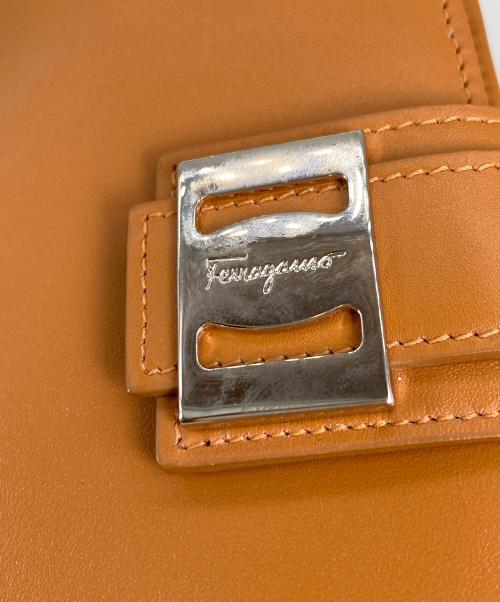 Salvatore Ferragamo（サルヴァトーレ フェラガモ）Salvatore Ferragamo (サルヴァトーレ フェラガモ) 2つ折り財布 ベージュの古着・服飾アイテム