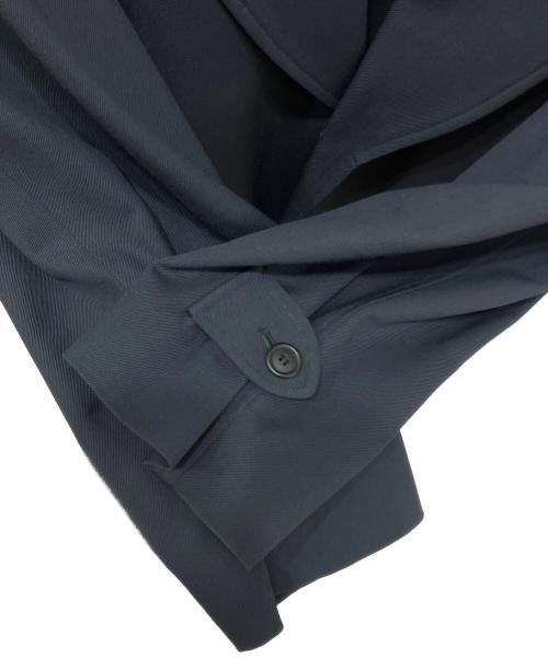 ISSEY MIYAKE（イッセイミヤケ）ISSEY MIYAKE (イッセイミヤケ) 中綿ライナー付 ウール ベルテッドコート ネイビー サイズ:Mの古着・服飾アイテム