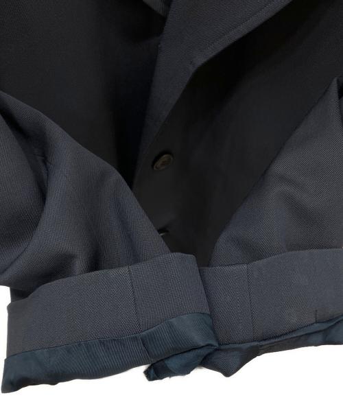 ISSEY MIYAKE（イッセイミヤケ）ISSEY MIYAKE (イッセイミヤケ) 中綿ライナー付 ウール ベルテッドコート ネイビー サイズ:Mの古着・服飾アイテム