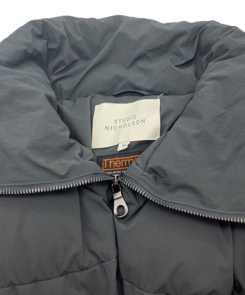 STUDIO NICHOLSON（スタジオ ニコルソン）STUDIO NICHOLSON (スタジオ ニコルソン) ECODOWN RECYCLD POLY エコダウンジャケット グレー サイズ:Mの古着・服飾アイテム