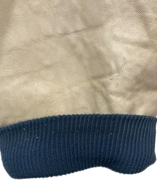 AVIREX（アヴィレックス）AVIREX (アヴィレックス) インディアンワッペン レザースタジャン ネイビー×ホワイト サイズ:Lの古着・服飾アイテム