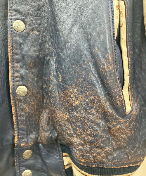 AVIREX（アヴィレックス）AVIREX (アヴィレックス) インディアンワッペン レザースタジャン ネイビー×ホワイト サイズ:Lの古着・服飾アイテム