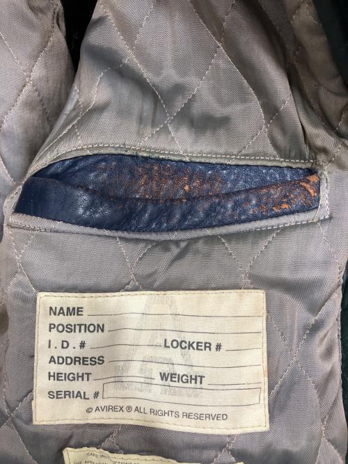 AVIREX（アヴィレックス）AVIREX (アヴィレックス) インディアンワッペン レザースタジャン ネイビー×ホワイト サイズ:Lの古着・服飾アイテム