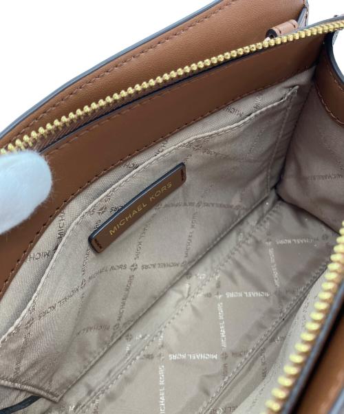 MICHAEL KORS（マイケル・コース）MICHAEL KORS (マイケル・コース) SHEILA センタージップ サッチェル スモール ベージュの古着・服飾アイテム