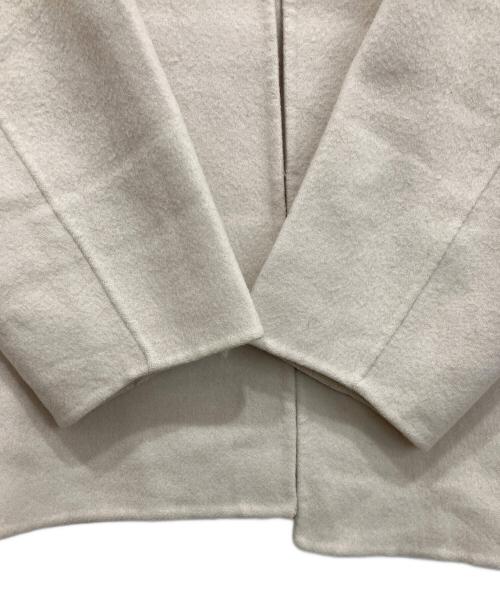 23区（ニジュウサンク）23区 (ニジュウサンク) MANTECO リバー ショート コート アイボリー サイズ:30の古着・服飾アイテム
