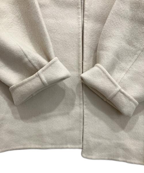 23区（ニジュウサンク）23区 (ニジュウサンク) MANTECO リバー ショート コート アイボリー サイズ:30の古着・服飾アイテム