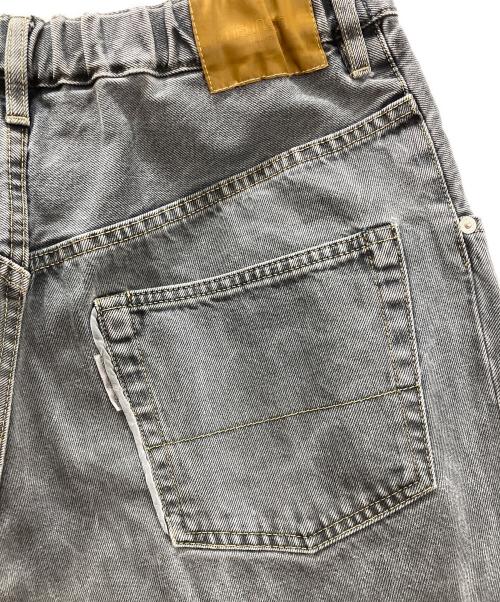 NEON SIGN（ネオンサイン）NEON SIGN (ネオンサイン) W BLACK UNHEMMED WIDE DENIM SLACKS/マイノリティブラック アンヘムド ワイドデニム スラックス グレー サイズ:46の古着・服飾アイテム