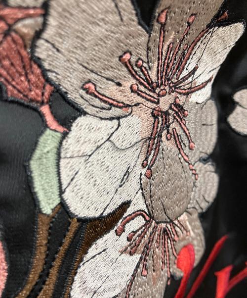 CONVERSE TOKYO（コンバーストウキョウ）CONVERSE TOKYO (コンバーストウキョウ) CHERRY BLOSSAM SOUVENIR JACKET オーバーサイズスカジャン ホワイト×ブラック サイズ:表記なしの古着・服飾アイテム