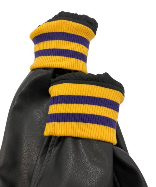 NBA（エヌビーエー）NBA (エヌビーエー) Right-on (ライトオン) NBAチームロゴスタジャン ブラック×イエロー サイズ:Mの古着・服飾アイテム