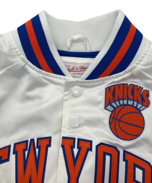 MITCHELL & NESS（ミッチェルアンドネス）MITCHELL & NESS (ミッチェルアンドネス) NEW YORK KNICKS スタジャン ホワイト サイズ:Sの古着・服飾アイテム